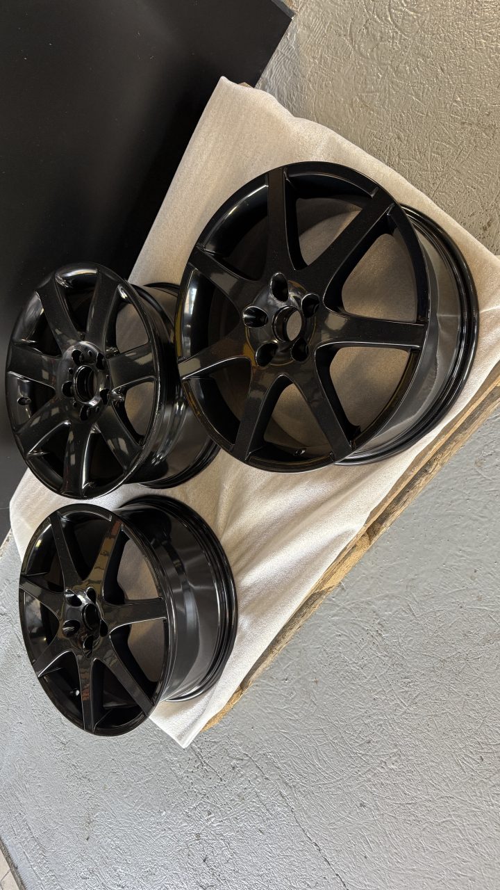 Jantes de voiture thermolaquées noires