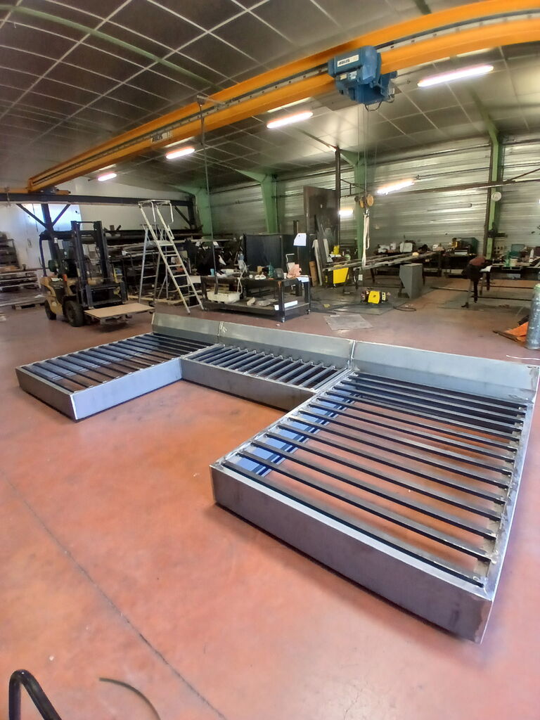 Pièces métalliques situées dans l'atelier